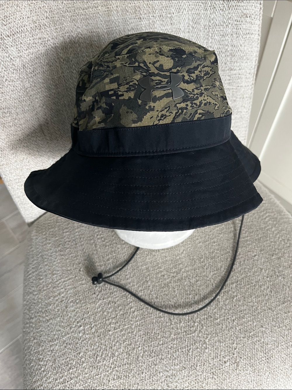 Under Armour New men’s armor vent warrior bucket hat camo draw cord black rim